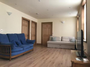 Luxury Flat, 20 Minutes by train from Edinburgh